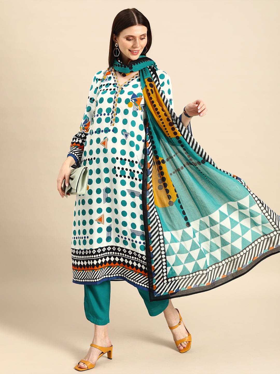 Buy online Women's Straight Kurta from Kurta Kurtis for Women by  Fabbibaprints for ₹1359 at 38% off | 2024 Limeroad.com